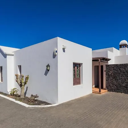 Villa Yaiza By *